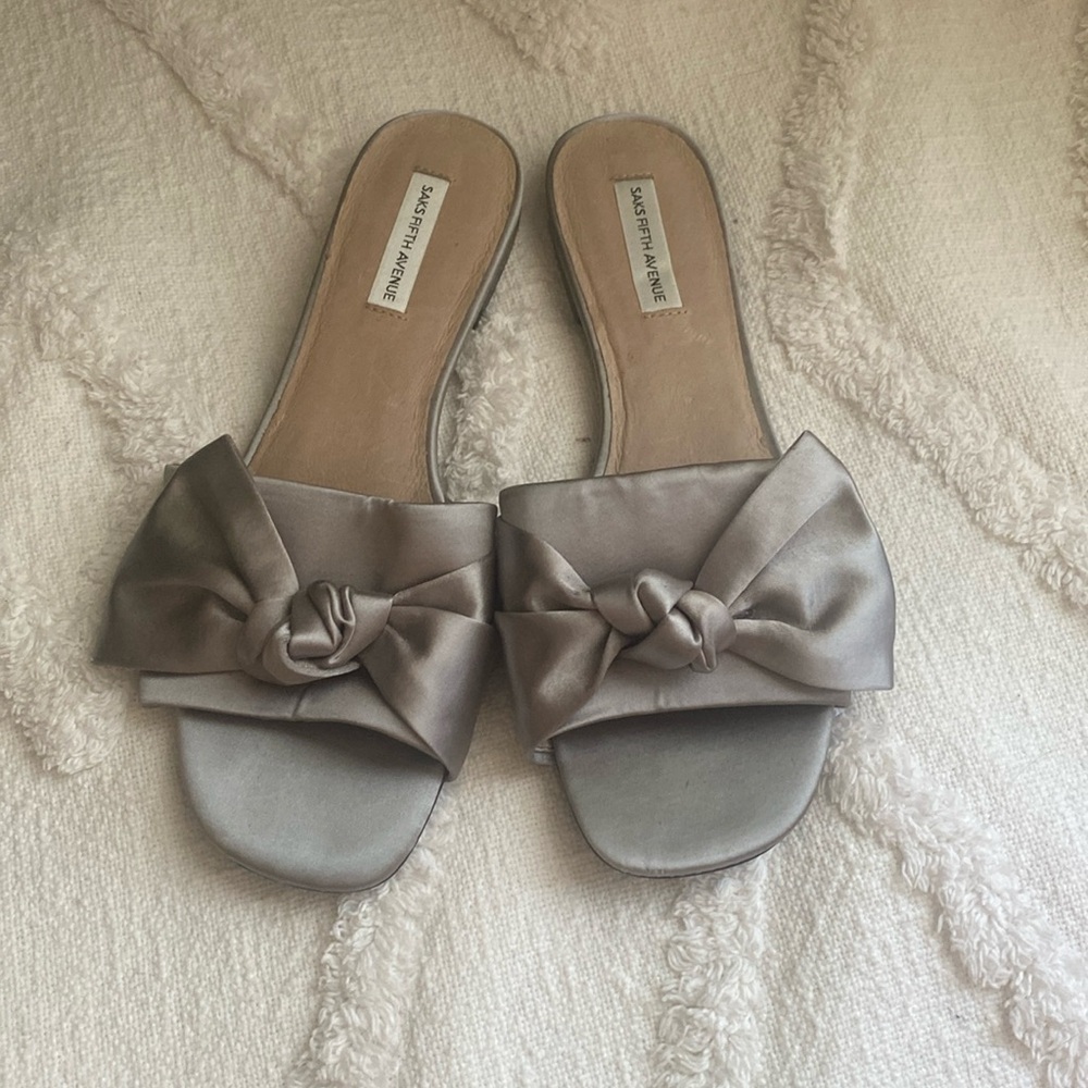 Saks Fifth Avenue size 9 flip flops